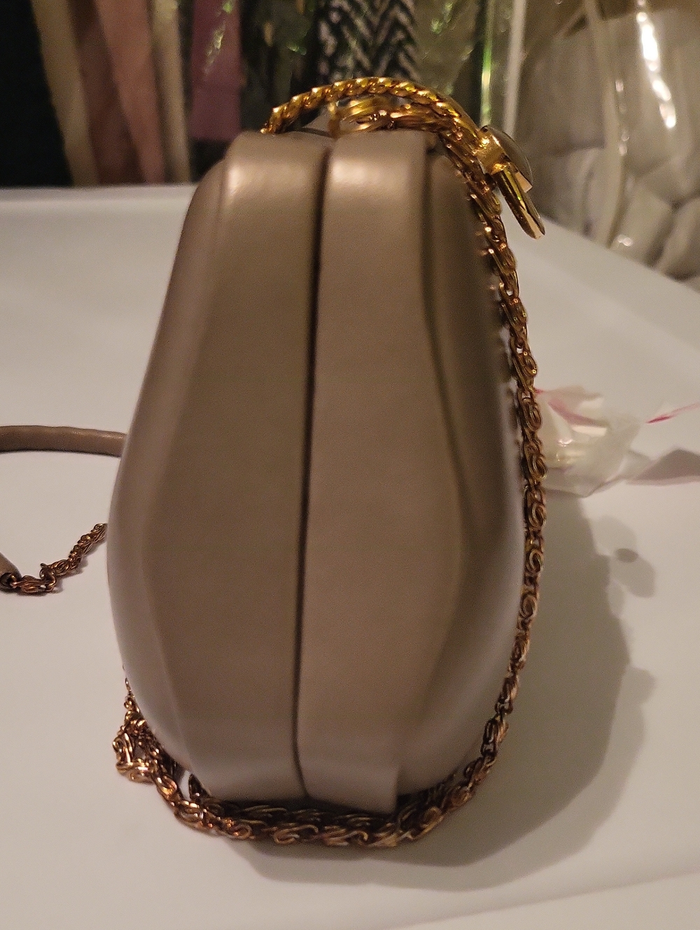 Elegant Taupe Crossbody Bag with Gold Chain By Formell By Paris. - Picture 10 of 14